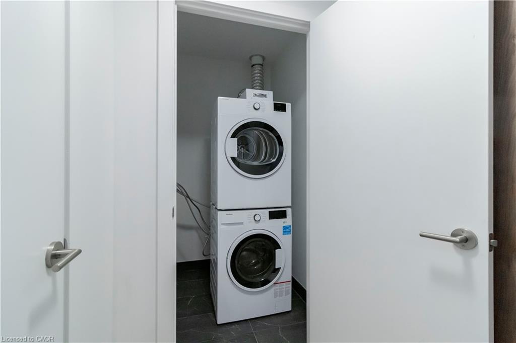 2302-25 Wellington Street S, Kitchener, ON - Indoor Photo Showing Laundry Room