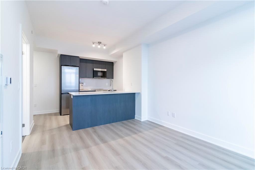 2302-25 Wellington Street S, Kitchener, ON - Indoor Photo Showing Kitchen