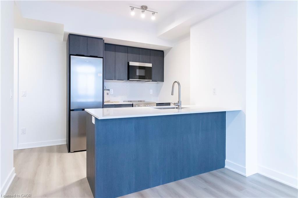 2302-25 Wellington Street S, Kitchener, ON - Indoor Photo Showing Kitchen