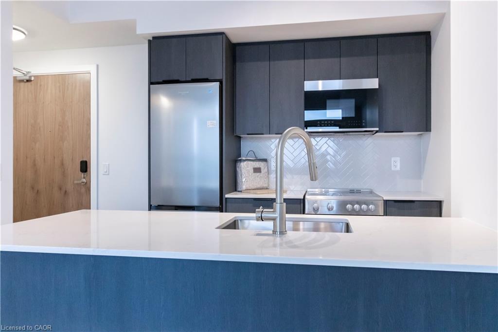 2302-25 Wellington Street S, Kitchener, ON - Indoor Photo Showing Kitchen With Upgraded Kitchen