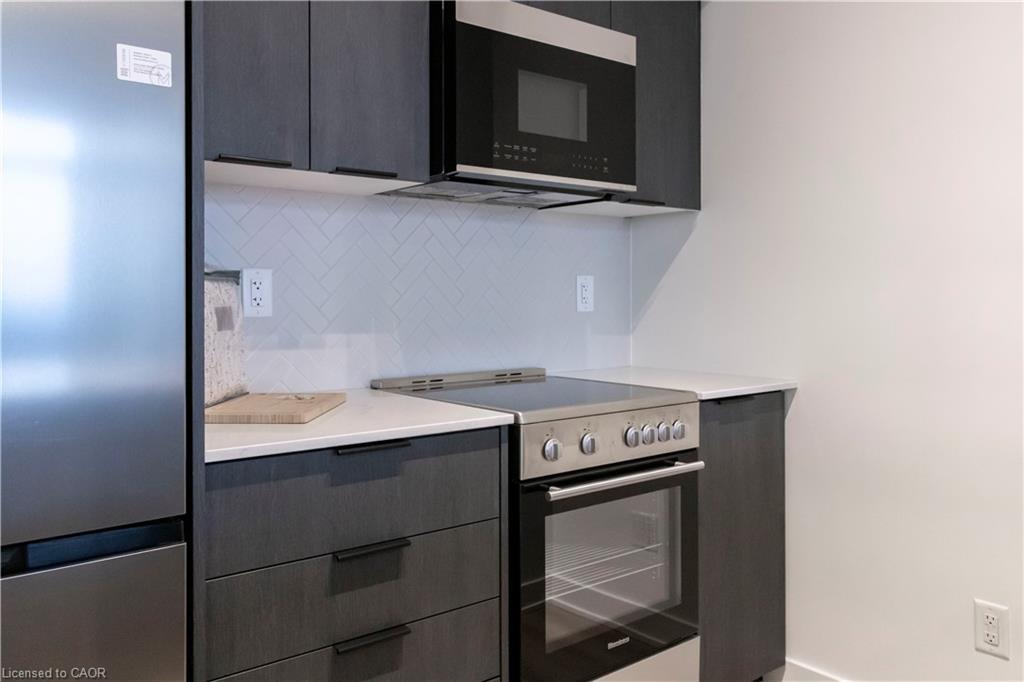 2302-25 Wellington Street S, Kitchener, ON - Indoor Photo Showing Kitchen