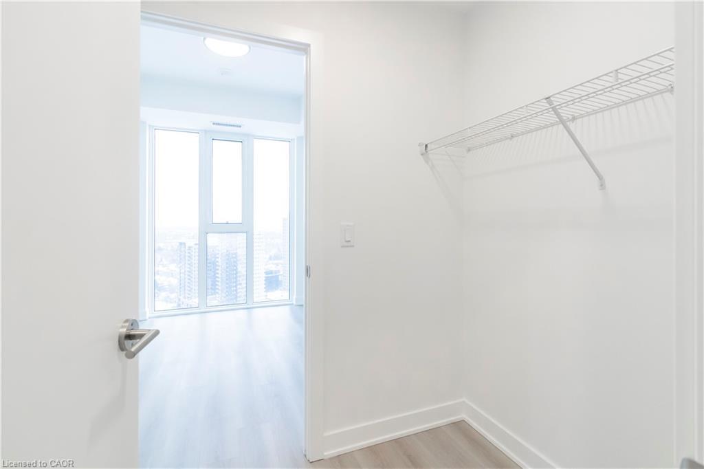 2302-25 Wellington Street S, Kitchener, ON - Indoor With Storage