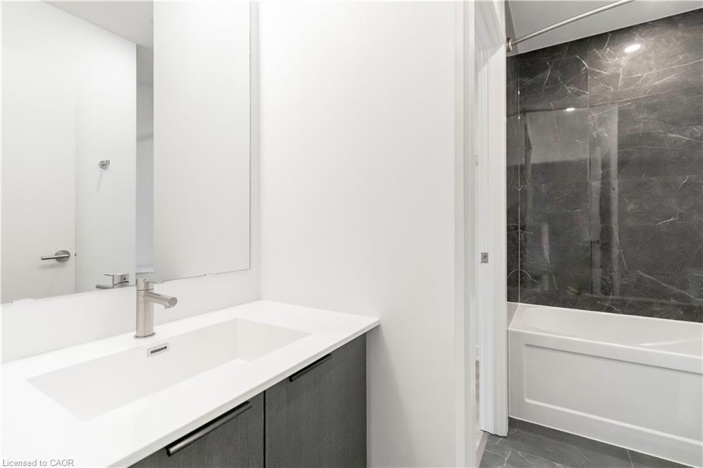 2302-25 Wellington Street S, Kitchener, ON - Indoor Photo Showing Bathroom