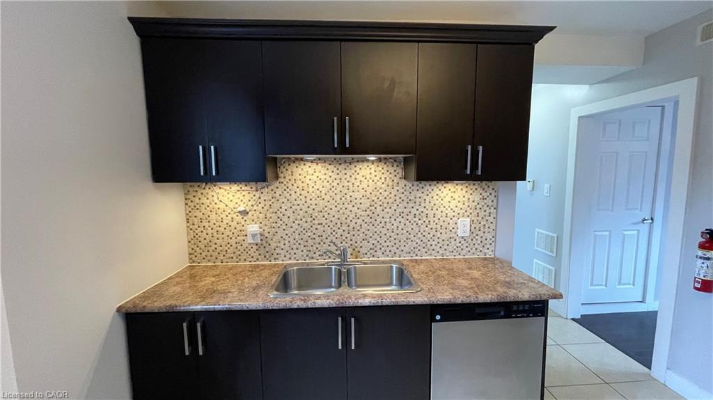 406-1544 King Street E, Hamilton, ON - Indoor Photo Showing Kitchen With Upgraded Kitchen