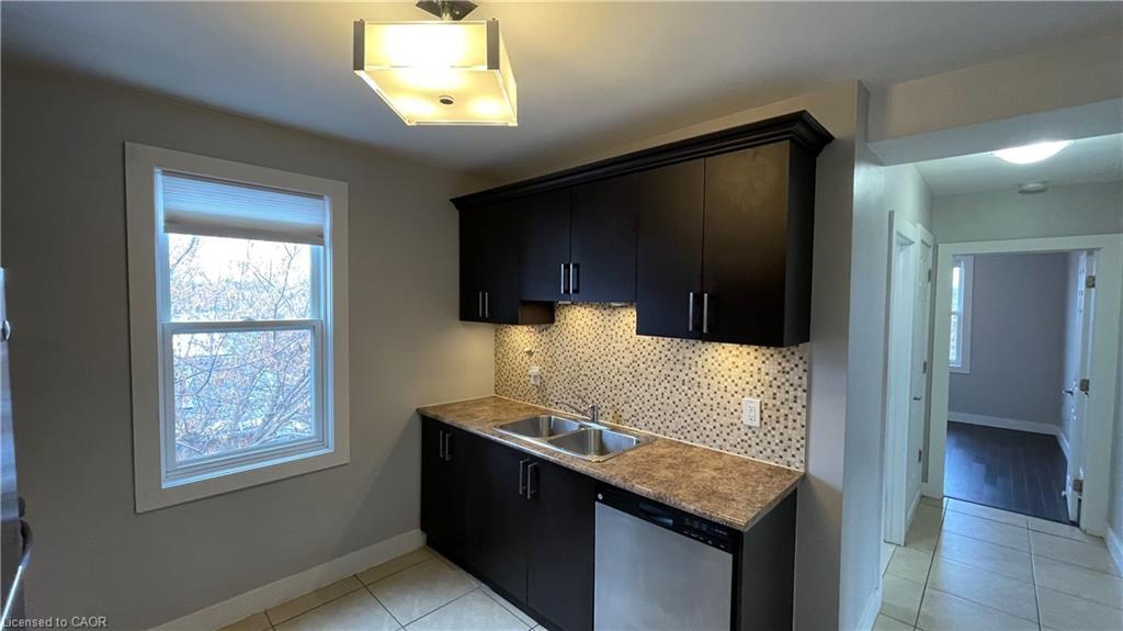 406-1544 King Street E, Hamilton, ON - Indoor Photo Showing Kitchen With Double Sink