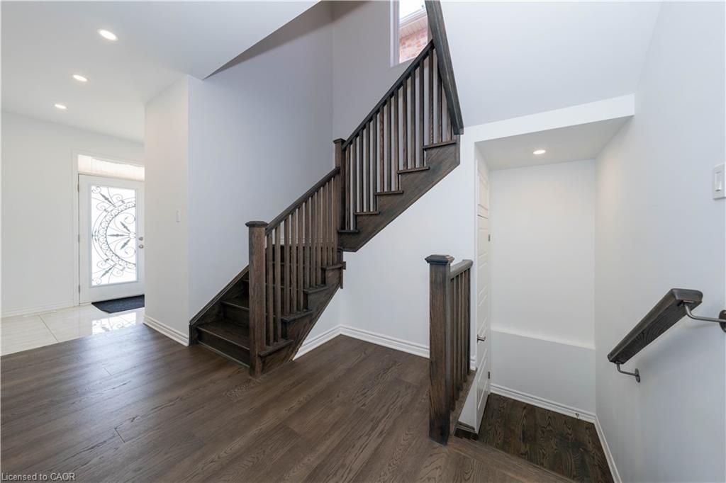 558 Kennedy Circle W, Milton, ON - Indoor Photo Showing Other Room