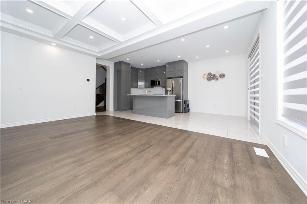 558 Kennedy Circle W, Milton, ON - Indoor Photo Showing Other Room