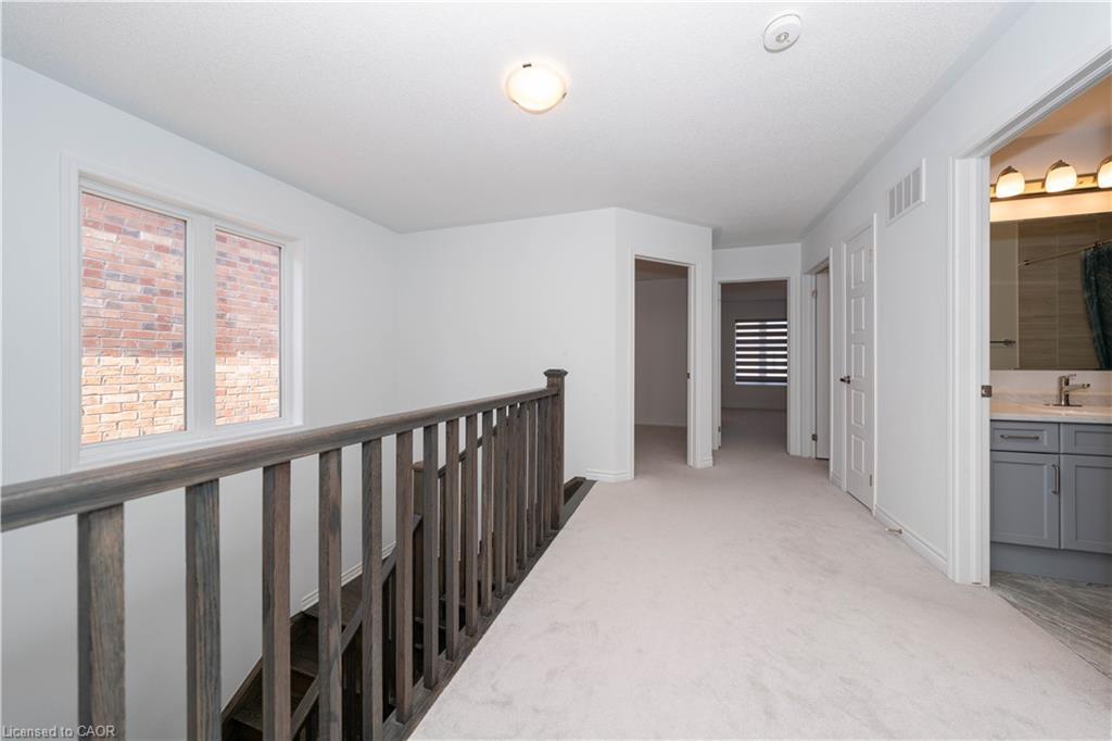 558 Kennedy Circle W, Milton, ON - Indoor Photo Showing Other Room
