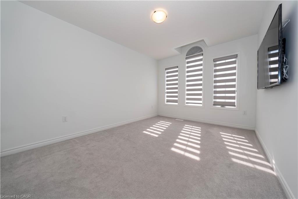 558 Kennedy Circle W, Milton, ON - Indoor Photo Showing Other Room