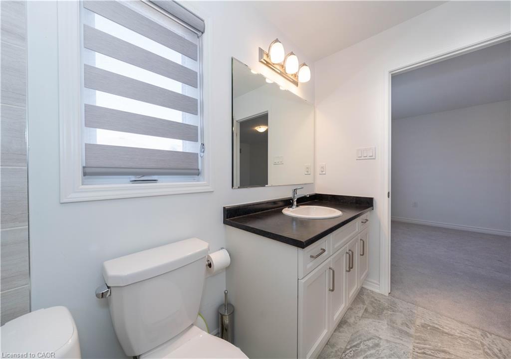 558 Kennedy Circle W, Milton, ON - Indoor Photo Showing Bathroom