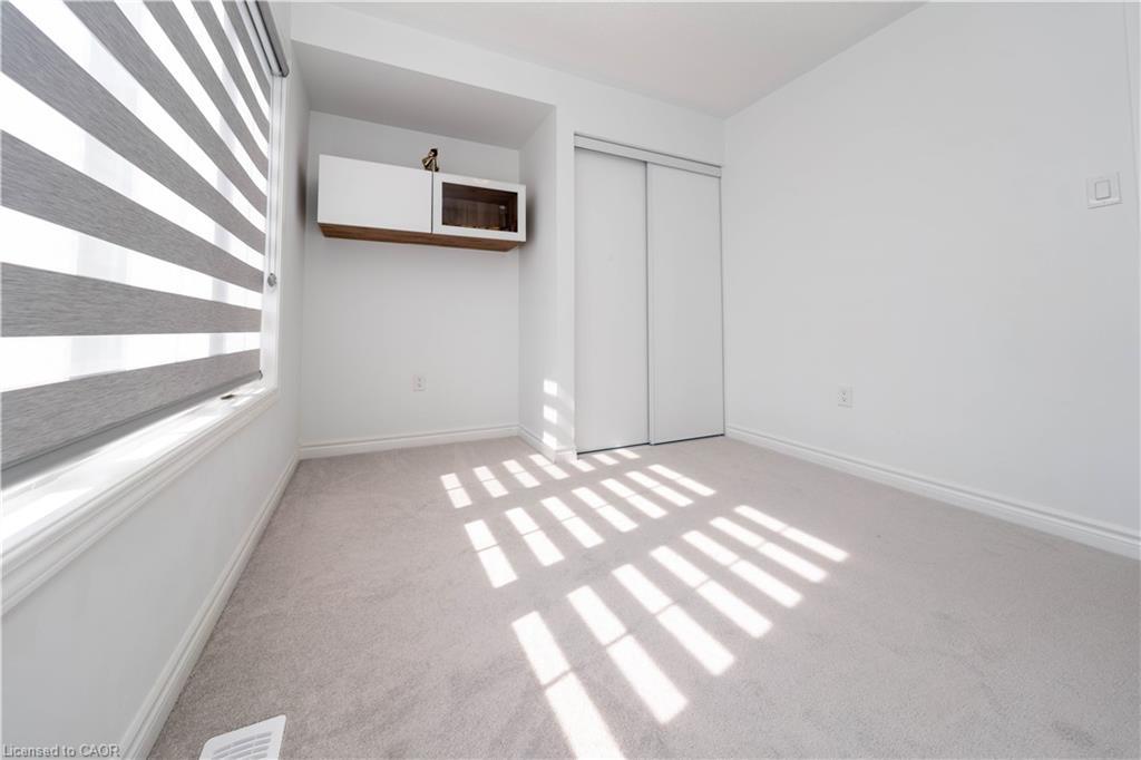 558 Kennedy Circle W, Milton, ON - Indoor Photo Showing Other Room