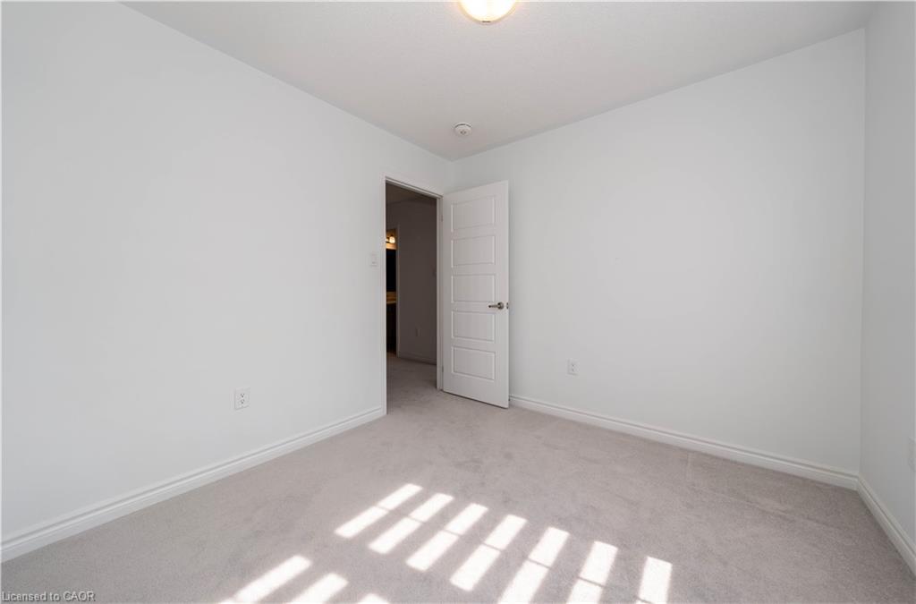 558 Kennedy Circle W, Milton, ON - Indoor Photo Showing Other Room