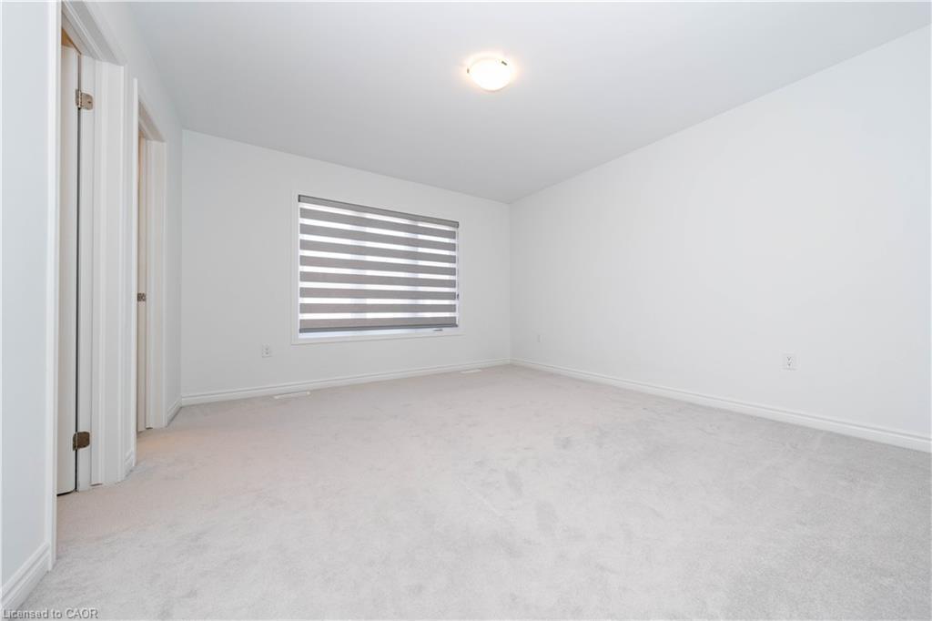 558 Kennedy Circle W, Milton, ON - Indoor Photo Showing Other Room