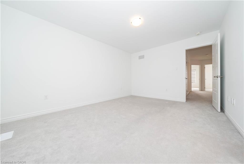 558 Kennedy Circle W, Milton, ON - Indoor Photo Showing Other Room