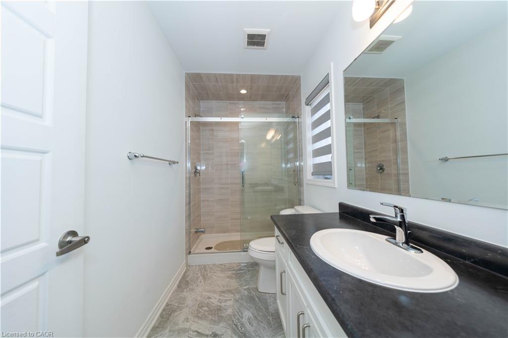 558 Kennedy Circle W, Milton, ON - Indoor Photo Showing Bathroom