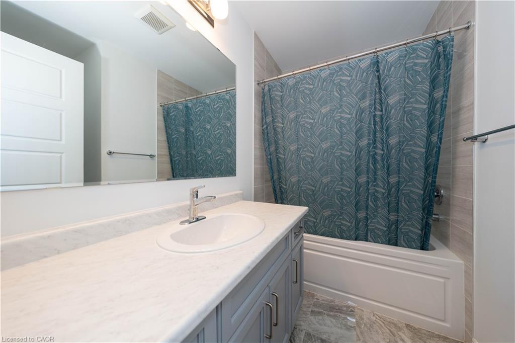 558 Kennedy Circle W, Milton, ON - Indoor Photo Showing Bathroom