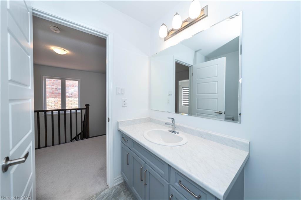 558 Kennedy Circle W, Milton, ON - Indoor Photo Showing Bathroom