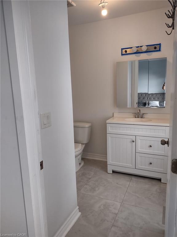 68 Napoli Drive, Hamilton, ON - Indoor Photo Showing Bathroom