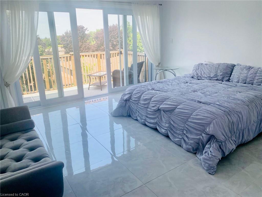 68 Napoli Drive, Hamilton, ON - Indoor Photo Showing Bedroom