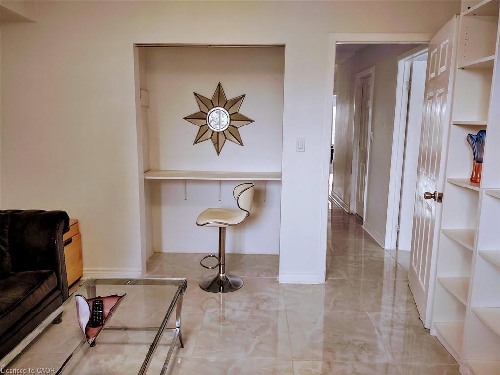 68 Napoli Drive, Hamilton, ON - Indoor Photo Showing Other Room