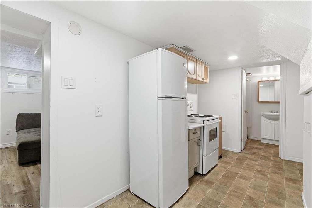 1 (Basement)-503 Victoria Street N, Kitchener, ON - Indoor Photo Showing Kitchen