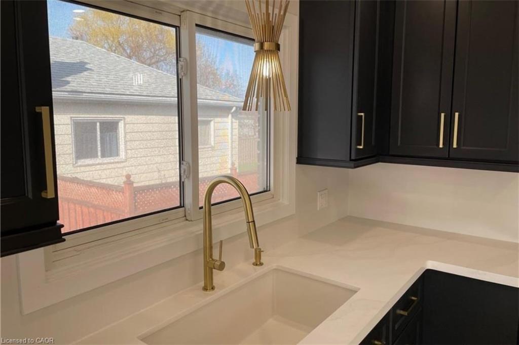 Upper-564 Waterloo Street, Hamilton, ON - Indoor Photo Showing Kitchen