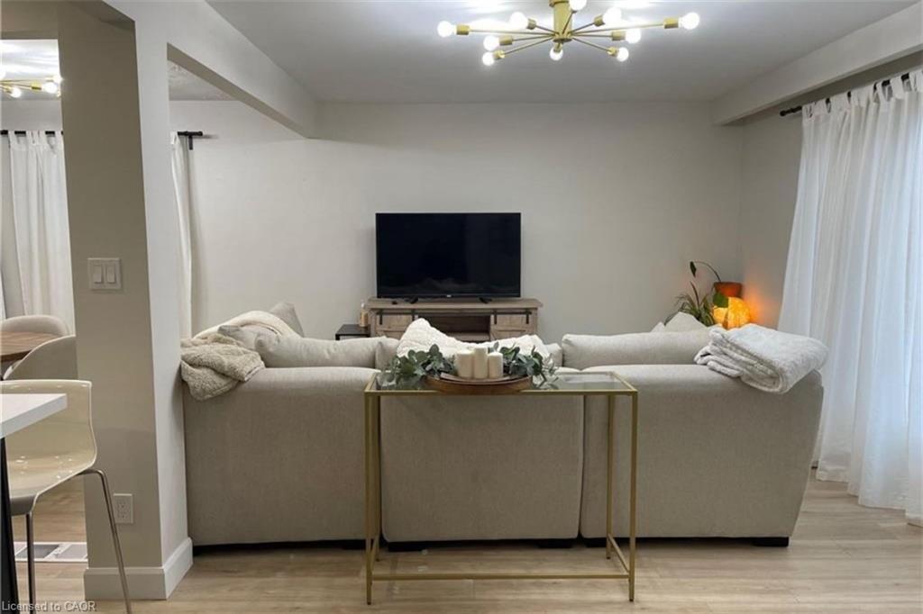 Upper-564 Waterloo Street, Hamilton, ON - Indoor