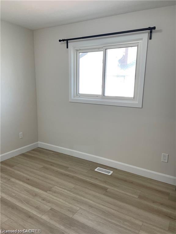 Upper-564 Waterloo Street, Hamilton, ON - Indoor Photo Showing Other Room