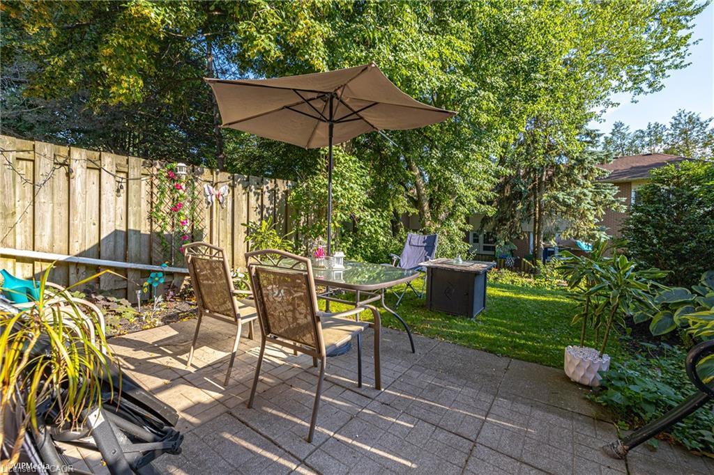 2-643 Albert Street, Waterloo, ON - Outdoor