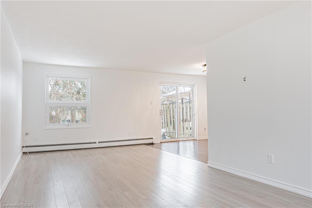 2-643 Albert Street, Waterloo, ON - Indoor Photo Showing Other Room