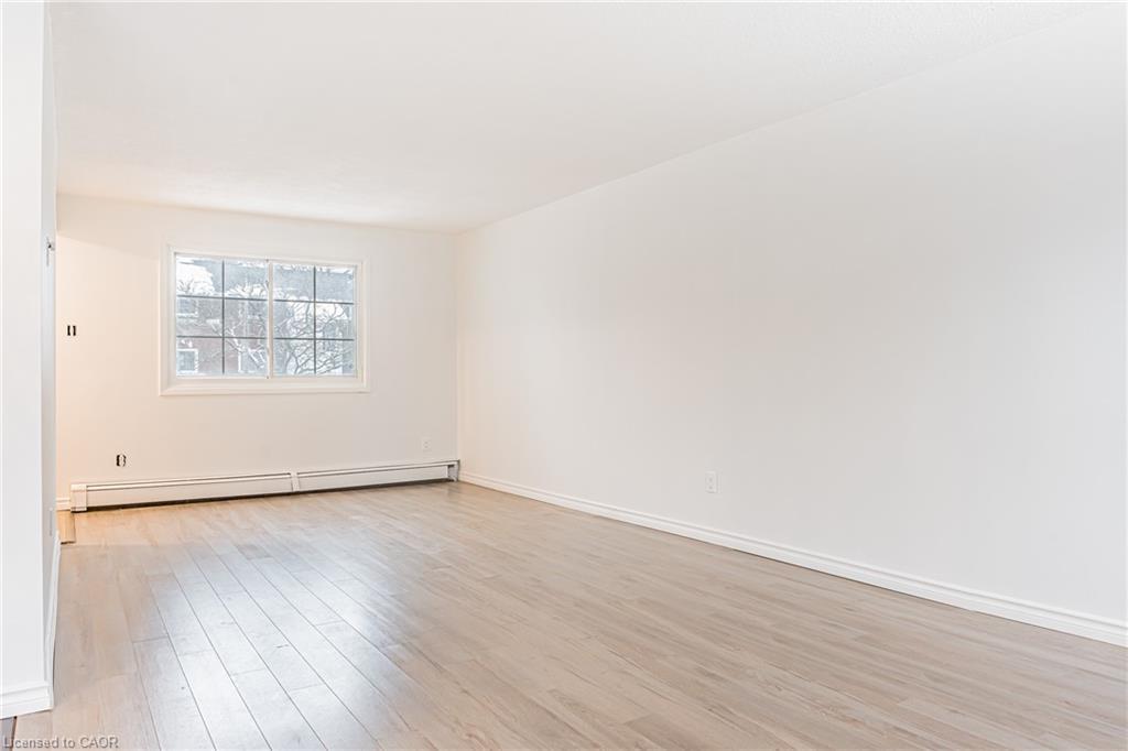 2-643 Albert Street, Waterloo, ON - Indoor Photo Showing Other Room