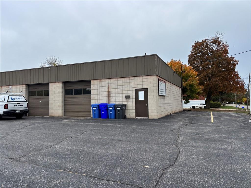 2/3-483 Enfield Road, Burlington, ON