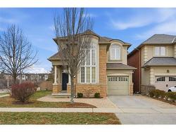 319 Duskywing Way Oakville, ON L6L 6X6