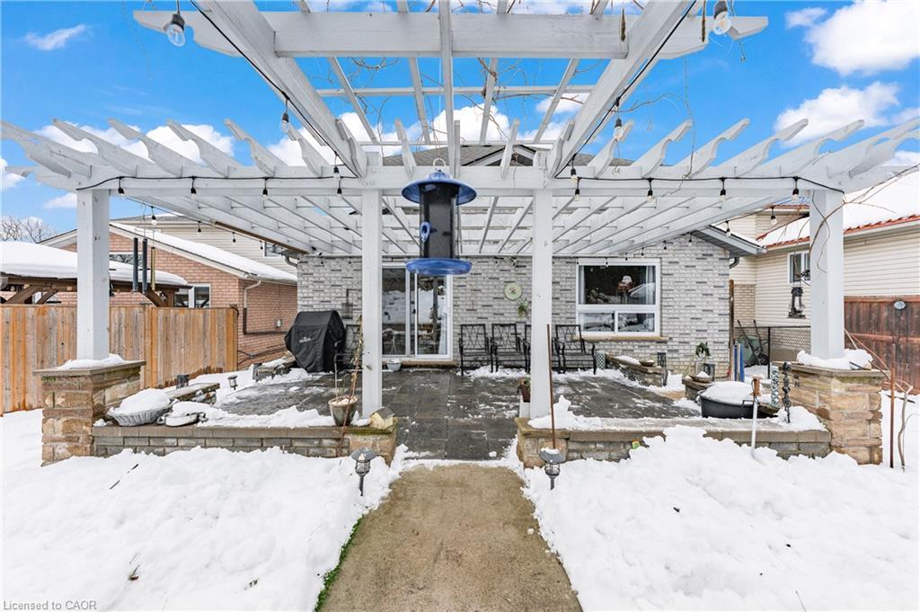 44 Dineen Court, Kitchener, ON - Outdoor