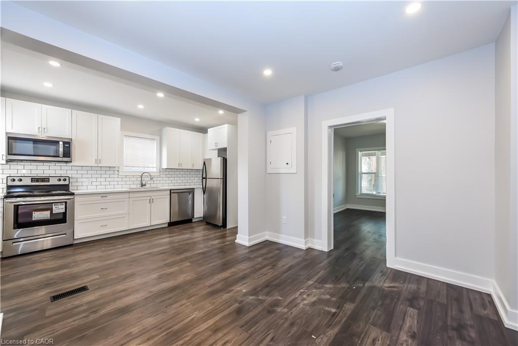 1-78 Balmoral Avenue N, Hamilton, ON - Indoor Photo Showing Kitchen With Upgraded Kitchen