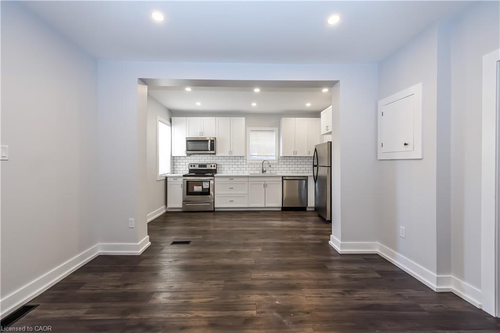 1-78 Balmoral Avenue N, Hamilton, ON - Indoor Photo Showing Kitchen