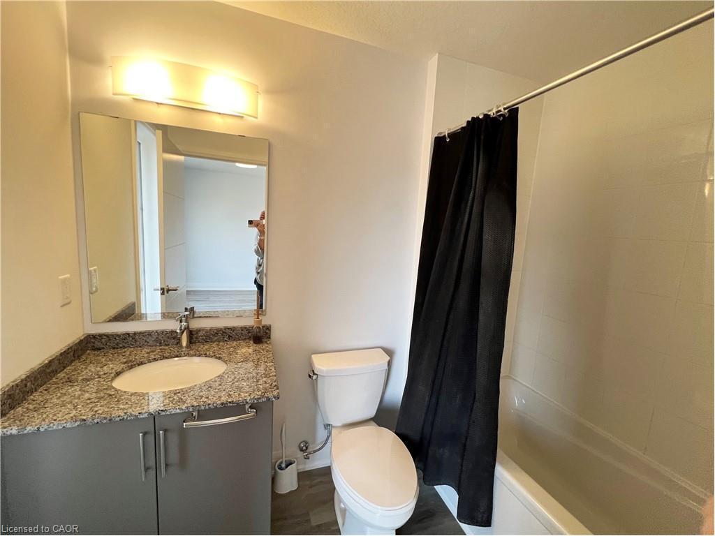 20 Steele Crescent, Guelph, ON - Indoor Photo Showing Bathroom