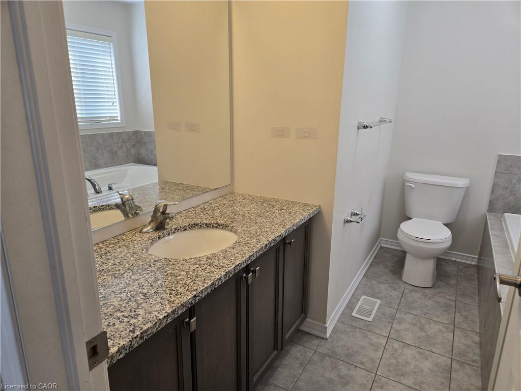 31 Cactus Crescent, Stoney Creek, ON - Indoor Photo Showing Bathroom