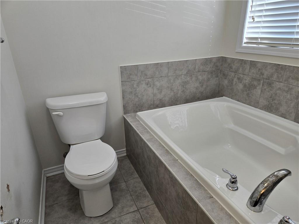 31 Cactus Crescent, Stoney Creek, ON - Indoor Photo Showing Bathroom