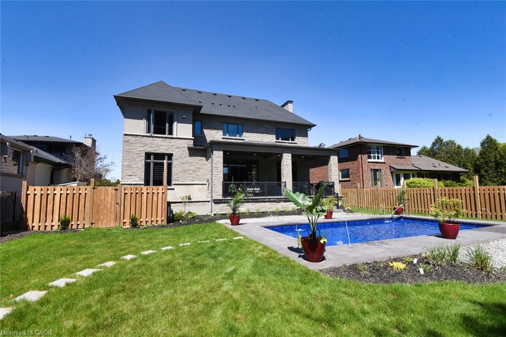 68 Mountain Brow Boulevard, Hamilton, ON - Outdoor With In Ground Pool