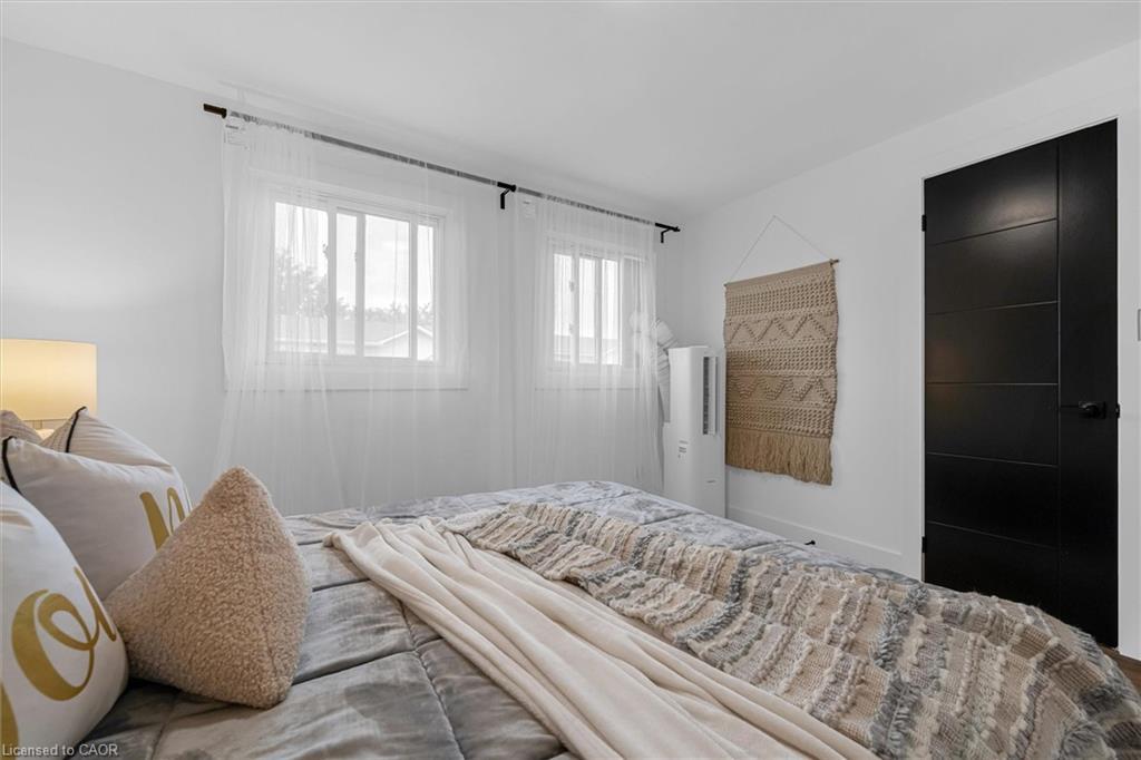 10-1255 Upper Gage Avenue, Hamilton, ON - Indoor Photo Showing Bedroom