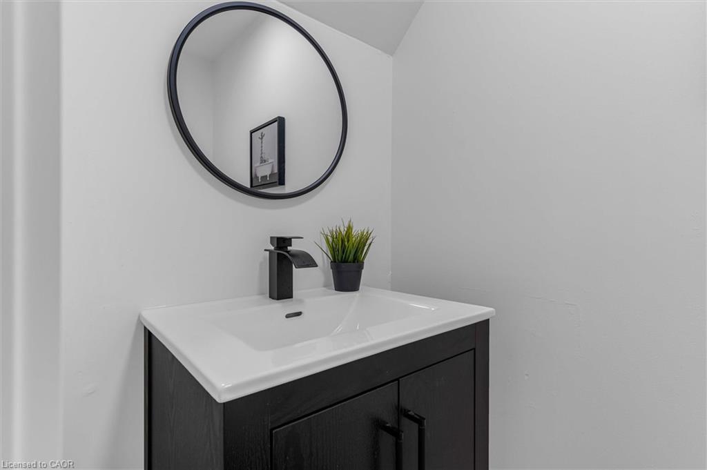 10-1255 Upper Gage Avenue, Hamilton, ON - Indoor Photo Showing Bathroom