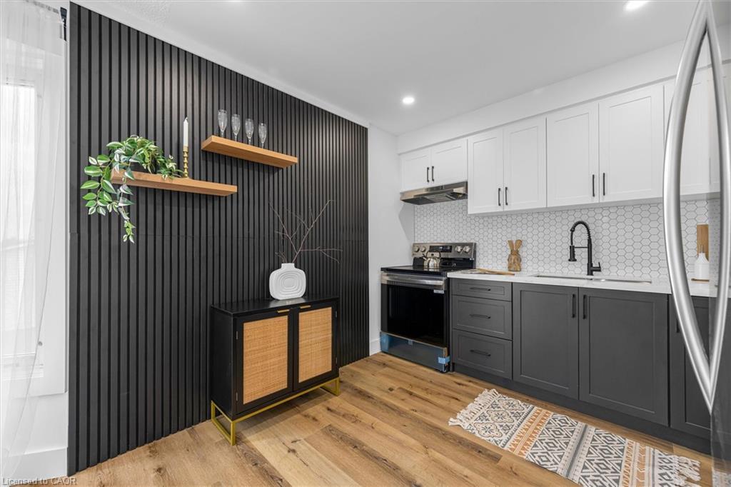 10-1255 Upper Gage Avenue, Hamilton, ON - Indoor Photo Showing Kitchen