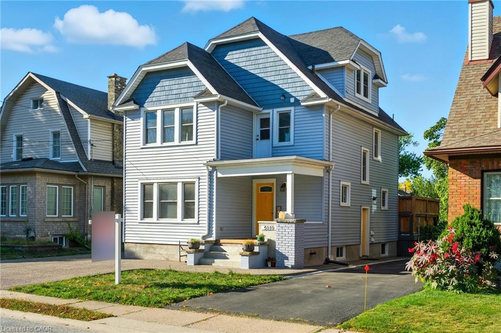 5039 Armoury Street, Niagara Falls, ON - Outdoor With Facade