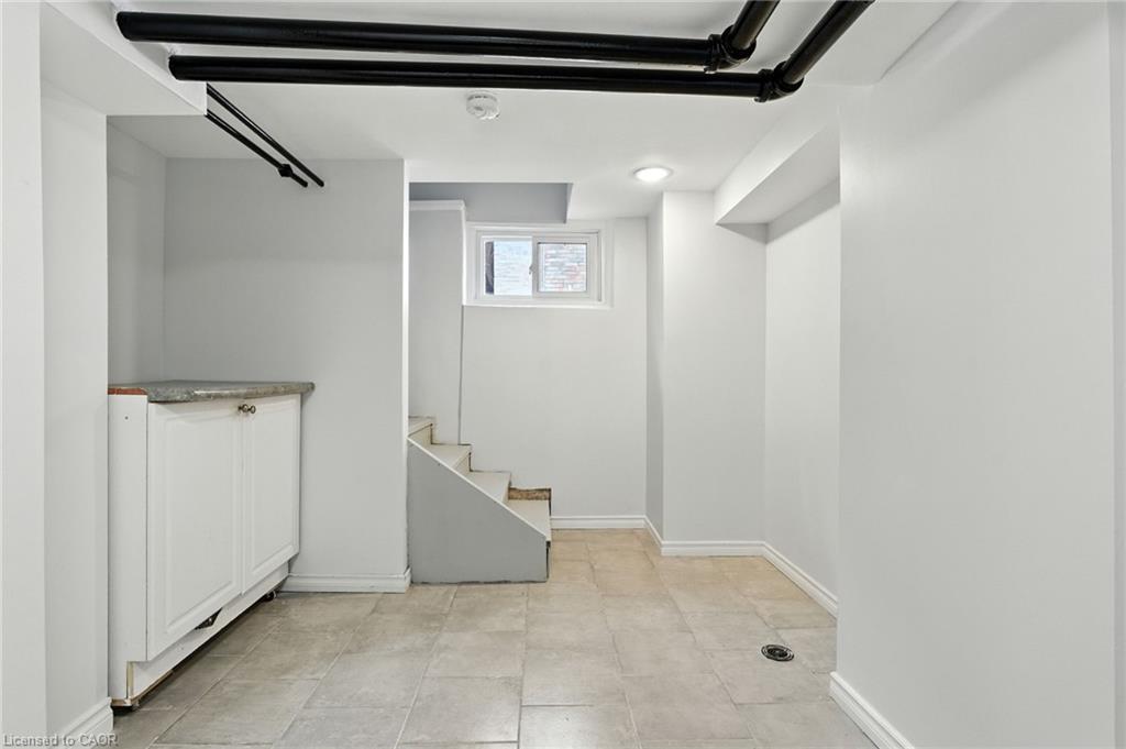 5039 Armoury Street, Niagara Falls, ON - Indoor