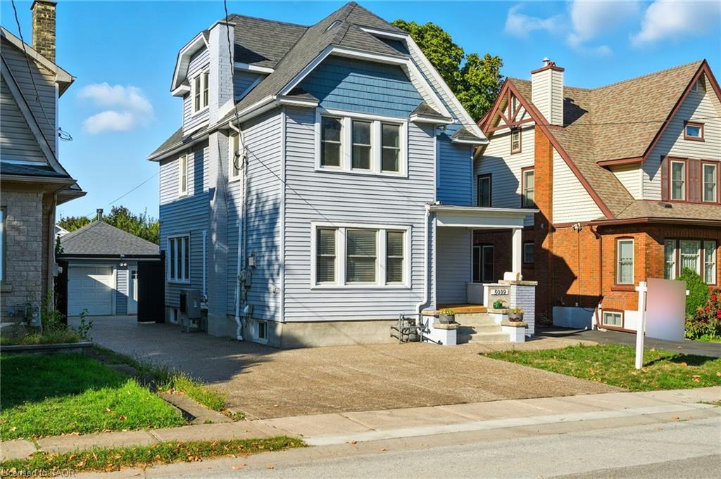 5039 Armoury Street, Niagara Falls, ON - Outdoor With Facade