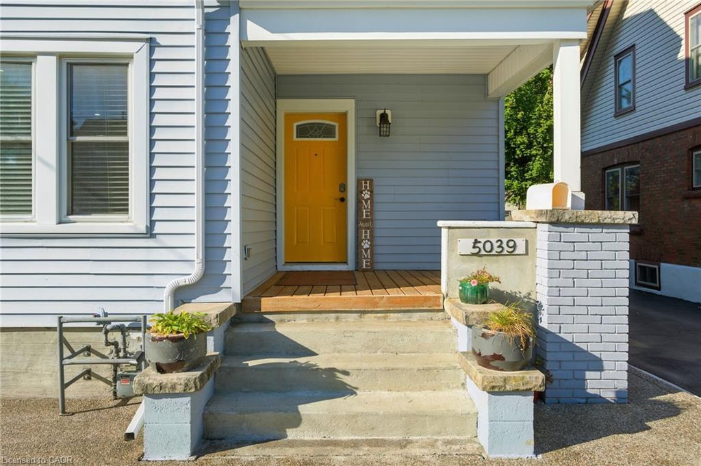 5039 Armoury Street, Niagara Falls, ON - Outdoor With Exterior