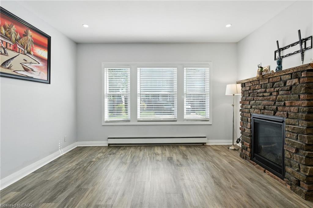 5039 Armoury Street, Niagara Falls, ON - Indoor With Fireplace