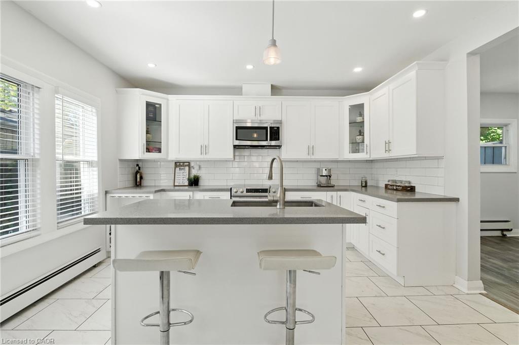 5039 Armoury Street, Niagara Falls, ON - Indoor Photo Showing Kitchen