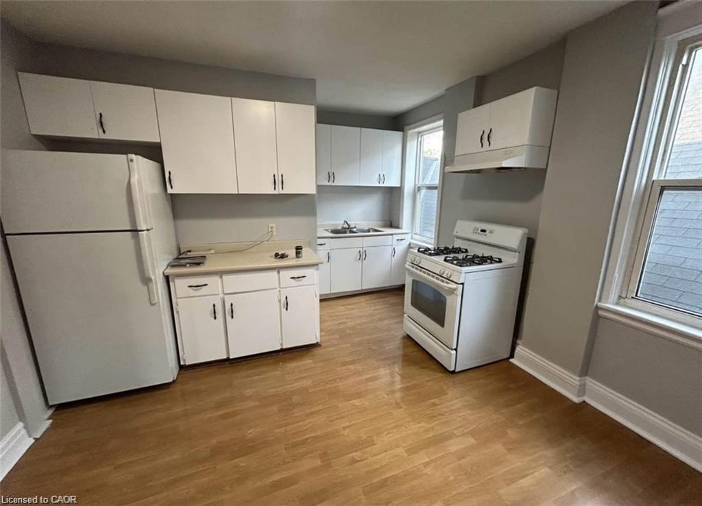 5-144 Locke Street S, Hamilton, ON - Indoor Photo Showing Kitchen